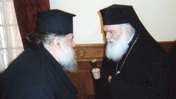 Συνάντηση με τον Αρχιεπίσκοπο είχε ο πάτερ Κυριάκος Μανέττας