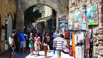Πολιτιστικό τέλος σκέπτεται να επιβάλλει ο δήμος Ρόδου!