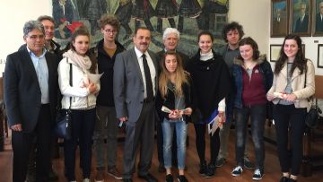 Μαθητές από το Λουγκάνο της Ελβετίας επισκέφθηκαν το Δημαρχείο της Ρόδου