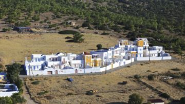 Πουλήθηκε το τουριστικό χωριό Λαχανιάς