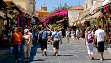 Με πιστωτικές κάρτες οι αγορές άνω των 70 ευρώ στα νησιά 