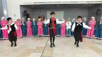 Παραδοσιακοί νησιωτικοί χοροί  από το συγκρότημα “Η Τερψιχόρη”