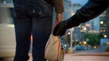Στα χέρια της Αστυνομίας 31χρονος που «βούτηξε» τσάντα από πεζή με τη βοήθεια κλεμμένης μηχανής