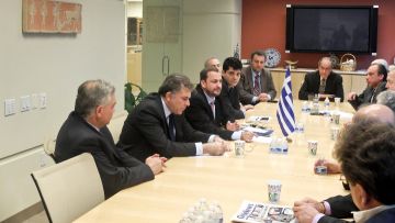 «Αξιοποιείστε τις δυνάμεις μας» είπαν οι ομογενείς της Αστόρια στον Μιχ. Κόκκινο