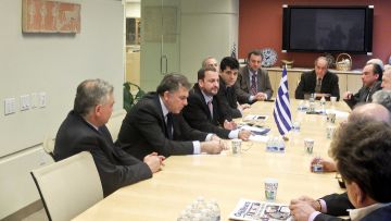 «Αξιοποιείστε τις δυνάμεις μας», είπαν οι ομογενείς της Αστόρια στον Μιχ. Κόκκινο