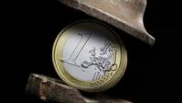 Έκθεση-καταπέλτης από τη Βουλή  για την οικονομία