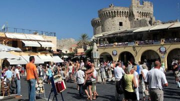 Άμεση επίλυση του προβλήματος με τον διπλασιασμό του κόστους έκδοσης viza σε Τούρκους επισκέπτες