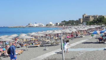 Απαγορεύονται οι ομπρέλες και οι ξαπλώστρες στις παραλίες