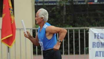 Παραμένει... αγεράστος ο Κωνσταντίνος Χατζηεμμανουήλ