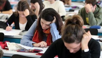 Πανελλήνιες εξετάσεις: Βατά αλλά και απαιτητικά τα θέματα σήμερα, σύμφωνα με εκπαιδευτικούς