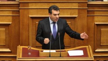 Την παροχή δικαιώματος ψήφου στους Έλληνες του εξωτερικού και της εκπροσώπησής τους στη Βουλή, έθεσε ο Μάνος Κόνσολας