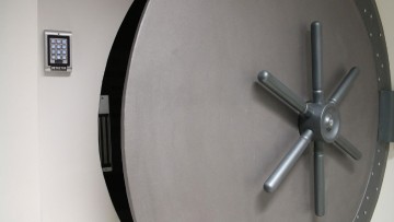 Τις τσέπες κοιτάνε.  Και πιο πολύ τη δική τους
