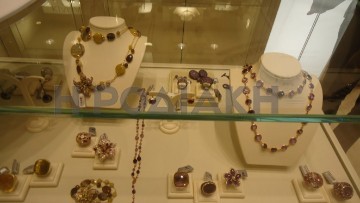 Σπείρα διαρρηκτών “βολιδοσκοπεί” χρυσοχοεία στη Ρόδο
