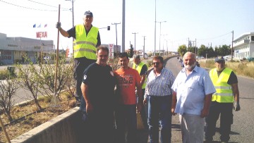 Συνεχίζονται οι εργασίες καθαρισμού της διαχωριστικής νησίδας στην επαρχιακή οδό Ρόδου –Λίνδου