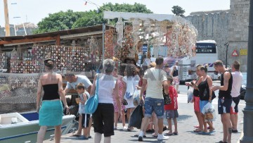 Στον αέρα βρίσκονται  τα συμβόλαια για το 2016