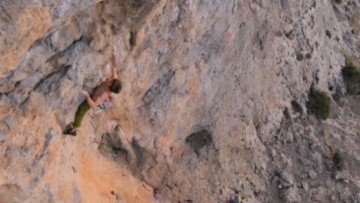 Βίντεο: Αναρριχητής έπεσε από βραχώδη πλαγιά στην Κάλυμνο