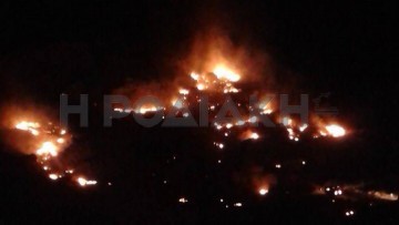 Φωτιά από βεγγαλικά κοντά στη Λίνδο (φωτορεπορτάζ)