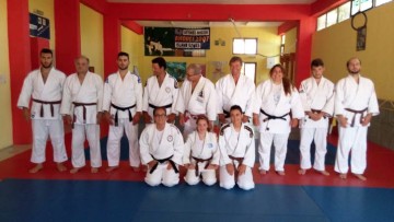 Ο Μιχάλης Χατζηνικολάου είναι πλέον κάτοχος μαύρης ζώνης... 5 νταν