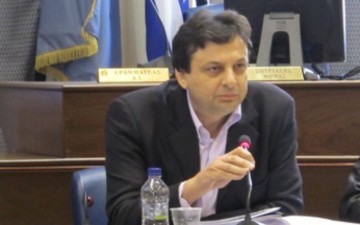 Με… Βαρουφάκιο στυλ εθεάθη ο Γιάννης Περδίκης