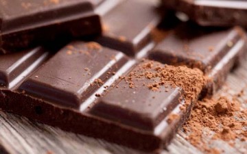 Λίγη σοκολάτα καθημερινά  μειώνει τον κίνδυνο καρδιακής πάθησης