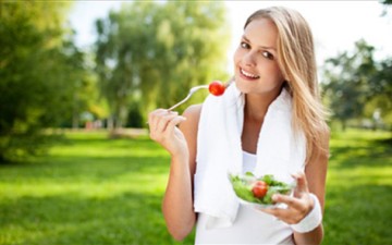 Πώς να συνδυάσετε διατροφή  και γυμναστική το καλοκαίρι