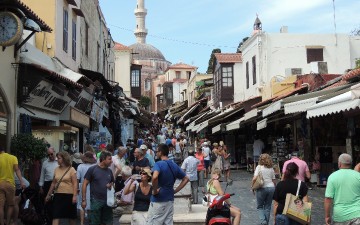 ΣΕΤΕ: Καταστροφή για τον Τουρισμό η αύξηση του ΦΠΑ στο 23% 