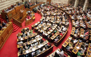Τα μεσάνυχτα η ψηφοφορία στη Βουλή για το δημοψήφισμα