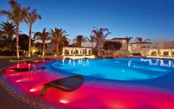Η TUI πούλησε το 50% της Grecotel στον Νίκο Δασκαλαντωνάκη