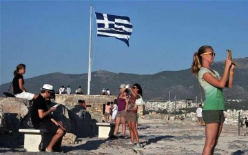 Οι Γερμανοί τουρίστες εξακολουθούν να «ψηφίζουν» Ελλάδα - 250.000 βρίσκονται ήδη στη χώρα μας