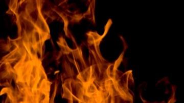 Συμβαίνει τώρα: Φωτιά σε παράπηγμα κοντά στον καταυλισμό των τσιγγάνων
