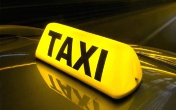  Συνελήφθη 28χρονη που μετέφερε επιβάτες με «πειρατικό» ταξί από τ' Αφάντου