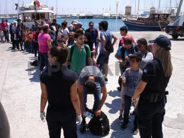 Κύκλωμα διακινητών έφερε σήμερα στη Ρόδο άλλους 121 παράτυπους μετανάστες (Βίντεο και Φώτο)