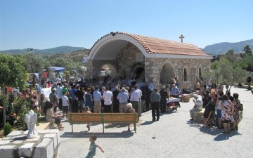 Εγκαινιάστηκε εκκλησάκι στη Λάρδο