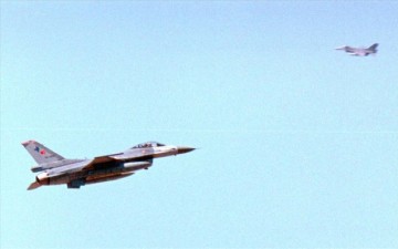 Νέο μπαράζ τουρκικών παραβιάσεων στο Αιγαίο