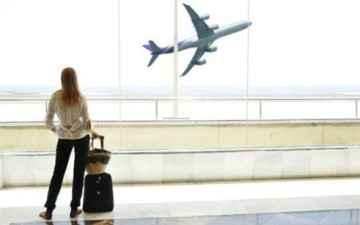 Τα αεροπορικά ταξίδια σάς προκαλούν φούσκωμα; Υπάρχει λύση