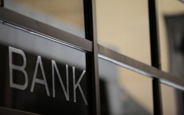 «Καρατομήσεις» τραπεζικών στελεχών για «ύποπτες» αναλήψεις πριν τα capital controls
