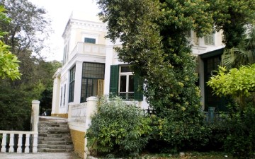 Εξοργισμένος ο δήμαρχος για την  απένταξη της Ροδιακής Έπαυλης