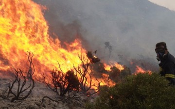 Ρόδος: Μεγάλη φωτιά σε εξέλιξη αυτή την ώρα κοντά στα Αμπέλια της Καϊρ
