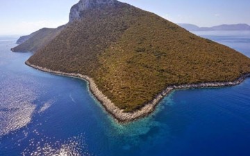 Οι Ελβετοί θέλουν τα ελληνικά νησιά για να... σώσουν την Ελλάδα