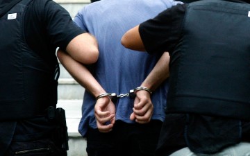 Συνελήφθησαν δύο άτομα που έβαζαν παράνομα μετανάστες στη χώρα κατά συρροή 