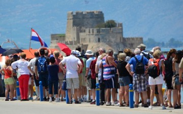 Το 87% του εισερχόμενου τουριστικού εισοδήματος παραμένει στην Ελλάδα