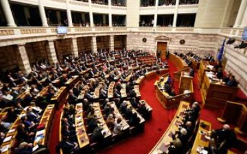 Eρώτηση του ΚΚΕ για τις παράνομες ξεναγήσεις των tour operators