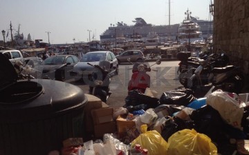 Εικόνες ντροπής  στην είσοδο της Παλιάς Πόλης