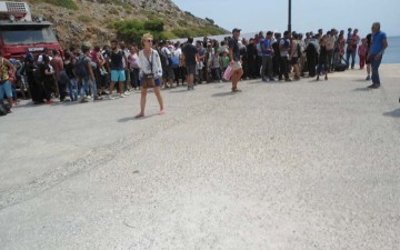 Σε κατάληψη από μετανάστες βρίσκεται το Αγαθονήσι!