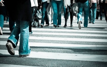Η υποθηκευμένη αξιοπρέπεια  των καταδυναστευμένων πολιτών