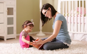 Ζητείται baby sitter - οικιακή βοηθός, εκεί  φτάσαμε την οικογένεια