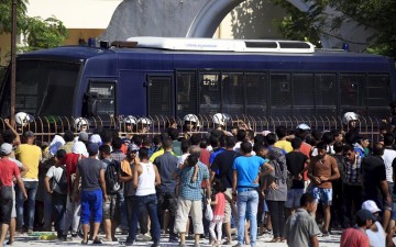 Στο λιμάνι της Κω το «Ελευθέριος Βενιζέλος» για να παραλάβει πρόσφυγες