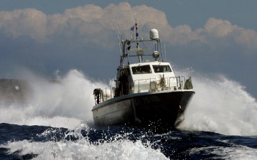 Ρόδος: Σε εξέλιξη καταδίωξη σκάφους από το Λιμενικό ανοιχτά του Γενναδίου