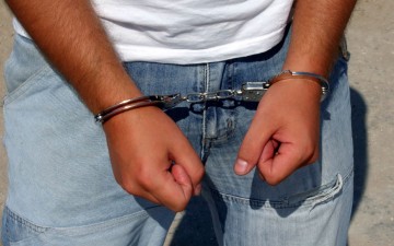 Συνελήφθησαν δύο νεαροί στη Ρόδο γιατί δεν είχαν εκδώσει αστυνομική ταυτότητα 