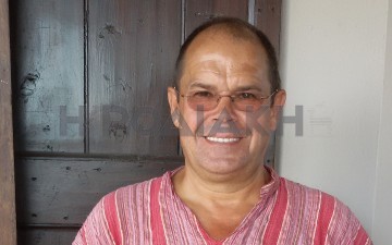 Ο Γερμανός που πληρώνει κάθε πρωί για τις ανάγκες  των προσφύγων στη Ρόδο
